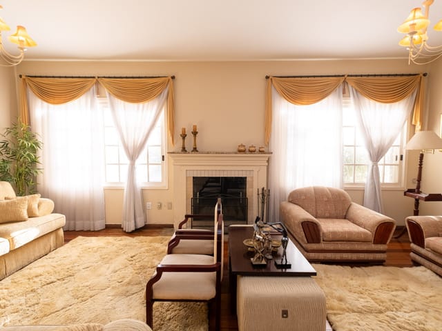 Foto do Casa - Casa alto padrão nas Três Vendas, 254 m², 3 dormitórios (1 suíte com banheira), piscina, lareira, móveis planejados, boiler e 2 vagas. Elegância e conforto. | UP Imóveis