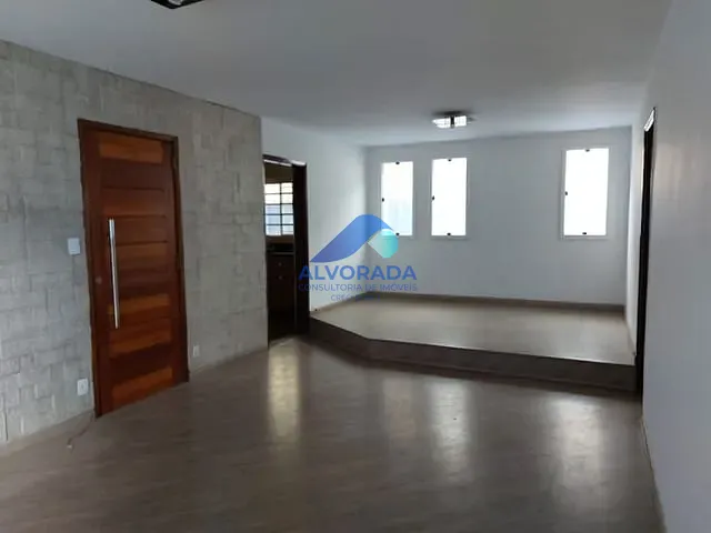 Casa com 300m² 3 quartos e 2 banheiros, à venda, no bairro Jardim Satélite em São José dos Campos