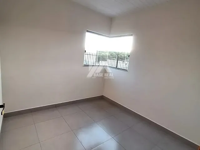 Casa com 152m² 3 quartos e 1 banheiro, à venda, no bairro Contorno em Ponta Grossa
