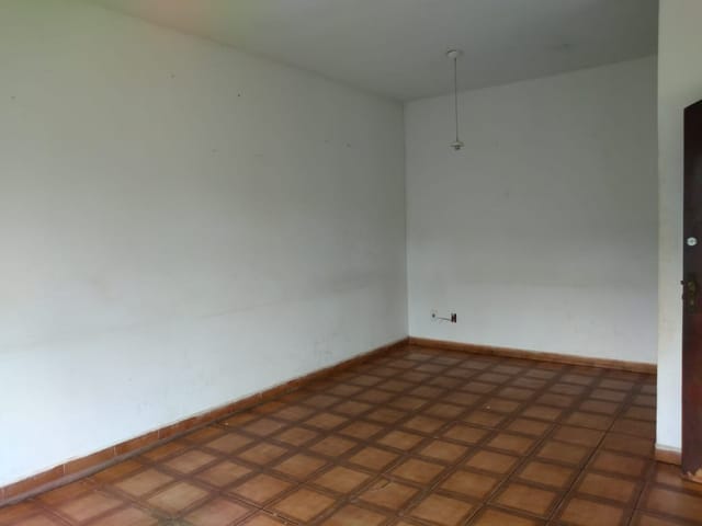 Casa com 320m² 3 quartos e 1 banheiro, à venda, no bairro Jardim Rosely em Pindamonhangaba