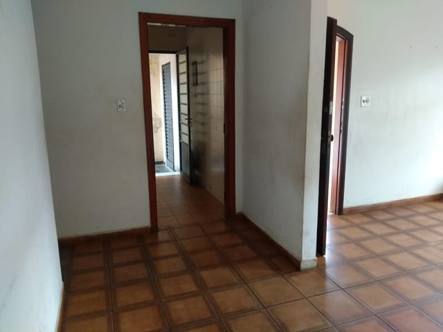 Casa com 320m² 3 quartos e 1 banheiro, à venda, no bairro Jardim Rosely em Pindamonhangaba