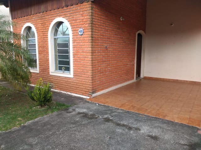 Casa com 320m² 3 quartos e 1 banheiro, à venda, no bairro Jardim Rosely em Pindamonhangaba