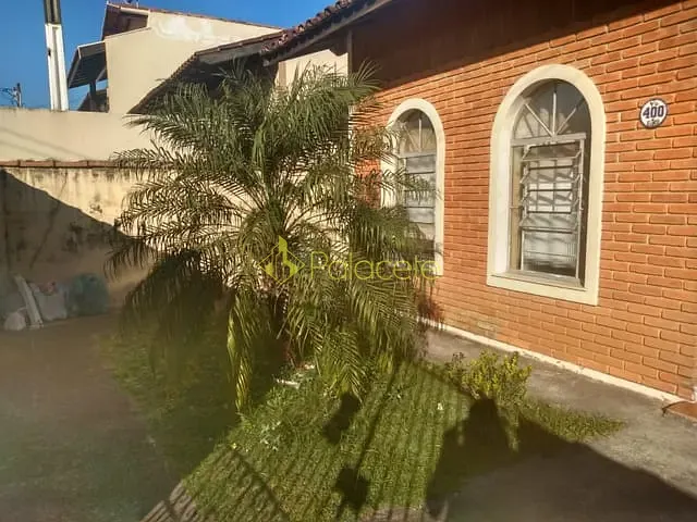 Casa com 320m² 3 quartos e 1 banheiro, à venda, no bairro Jardim Rosely em Pindamonhangaba