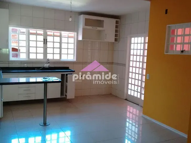 Casa com 200m² 2 quartos e 3 banheiros, à venda, no bairro Residencial Bosque dos Ipês em São José dos Campos
