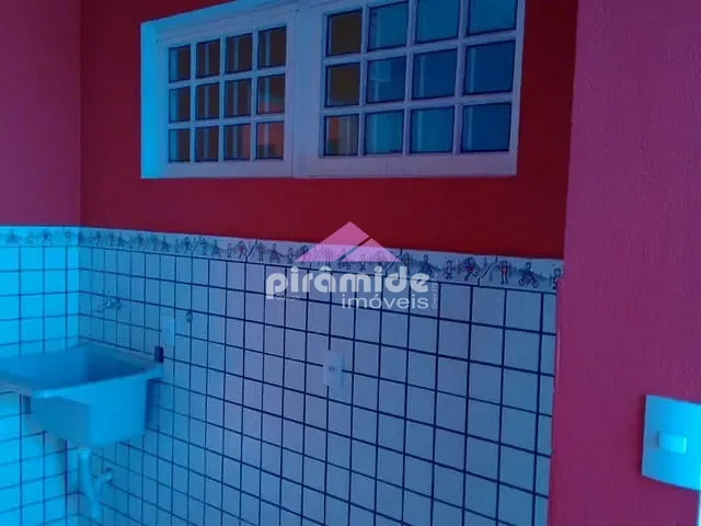 Casa com 200m² 2 quartos e 3 banheiros, à venda, no bairro Residencial Bosque dos Ipês em São José dos Campos