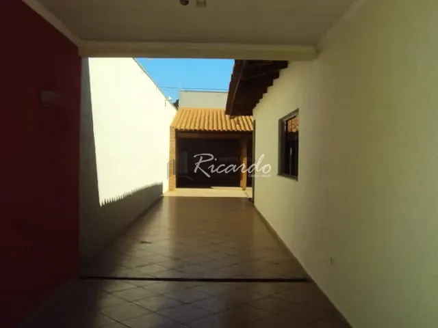 Casa 2 quartos e 1 banheiro, à venda, no bairro Jardim Baroneza em Arapongas