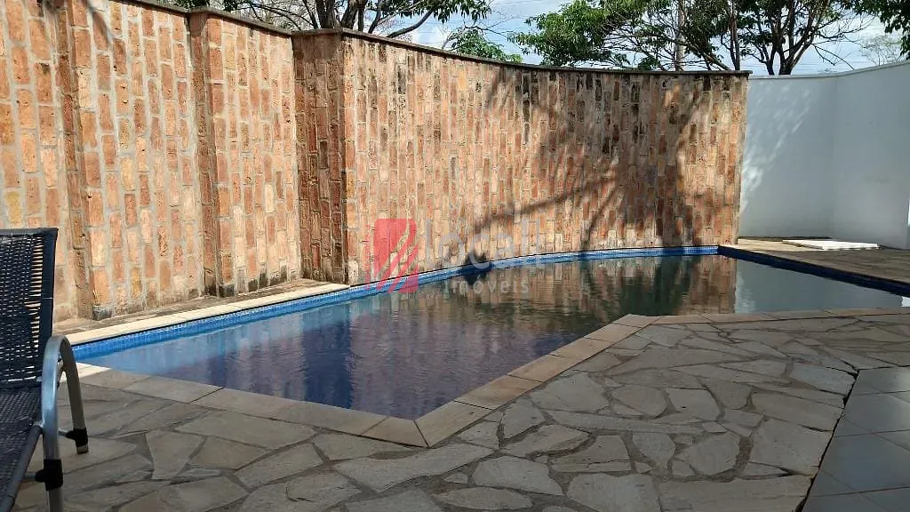 Casa com 3 quartos à venda, 360m² — foto 2 de 26