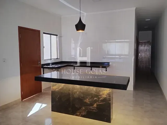 Casa com 200m² 3 quartos e 2 banheiros, à venda, no bairro Setor perolá do sul em Bela Vista de Goiás