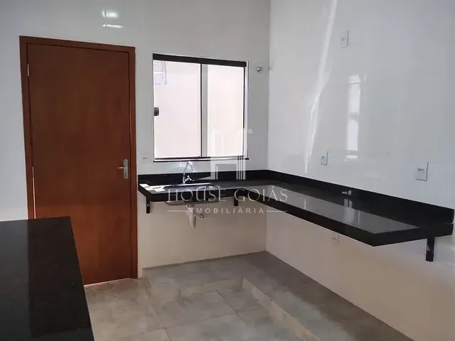 Casa com 200m² 3 quartos e 2 banheiros, à venda, no bairro Setor perolá do sul em Bela Vista de Goiás