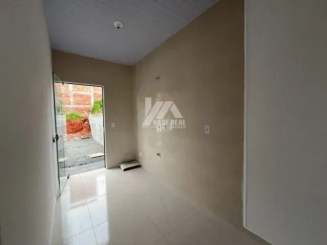 Casa 2 quartos e 1 banheiro, à venda, no bairro Cará-Cará em Ponta Grossa