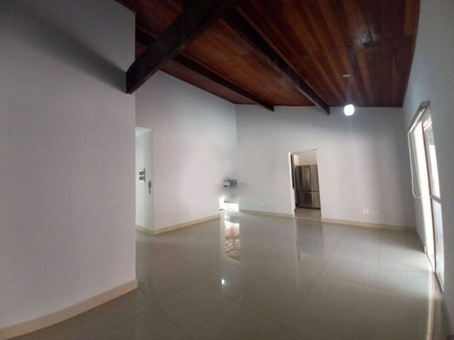 Casa com 600m² 3 quartos e 3 banheiros, à venda, no bairro Jardim Ana Estela em Carapicuíba