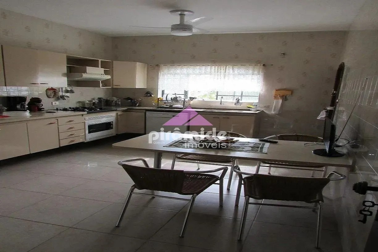 Casa, 3 quartos, 240 m² - Foto 13