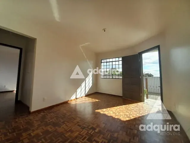 Casa 3 quartos e 2 banheiros, à venda, no bairro Colônia Dona Luíza em Ponta Grossa