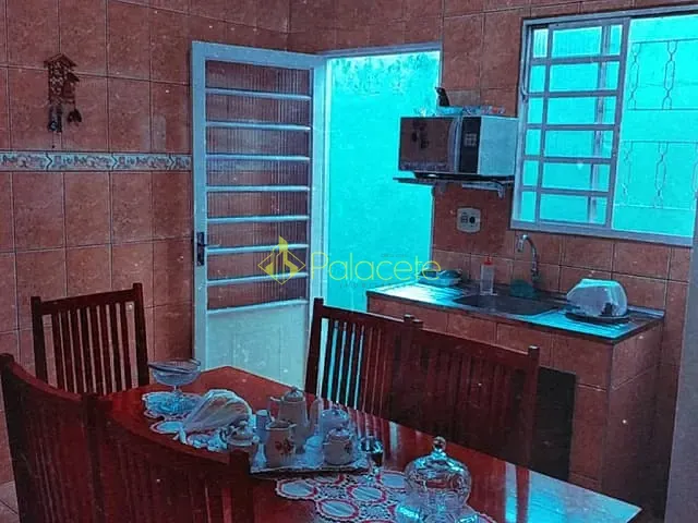 Casa com 90m² 2 quartos e 1 banheiro, à venda, no bairro Laerte Assunção em Pindamonhangaba