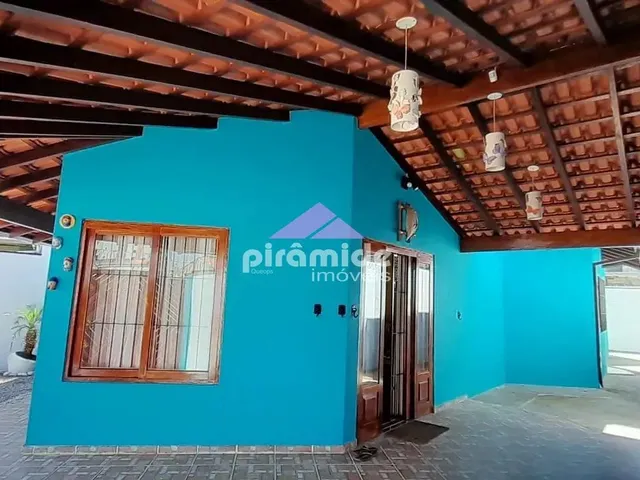 Casa com 250m² 3 quartos e 2 banheiros, à venda, no bairro Martim de Sá em Caraguatatuba
