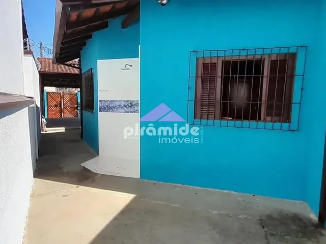 Casa com 250m² 3 quartos e 2 banheiros, à venda, no bairro Martim de Sá em Caraguatatuba