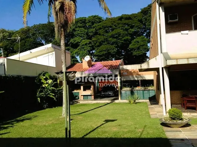 Casa com 600m² 3 quartos e 5 banheiros, à venda, no bairro Jardim América em Jacareí