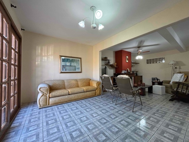 Casa com 433m² 3 quartos e 1 banheiro, à venda, no bairro Laranjal em Pelotas