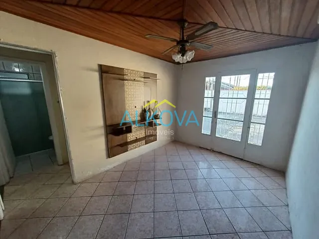 Casa com 330m² 2 quartos e 1 banheiro, à venda, no bairro Jardim Satélite em São José dos Campos