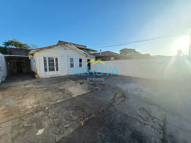 Casa com 330m² 2 quartos e 1 banheiro, à venda, no bairro Jardim Satélite em São José dos Campos
