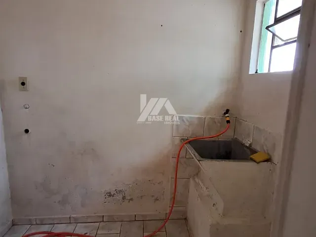Casa 2 quartos e 1 banheiro, para alugar, no bairro Uvaranas em Ponta Grossa