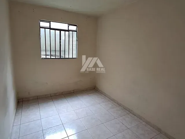 Casa 2 quartos e 1 banheiro, para alugar, no bairro Uvaranas em Ponta Grossa