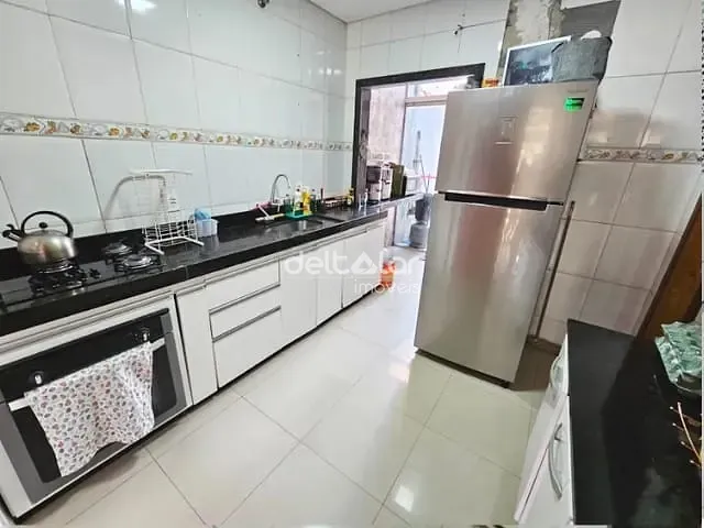 Casa com 180m² 3 quartos e 2 banheiros, à venda, no bairro Planalto em Belo Horizonte