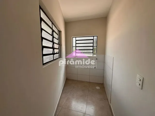 Casa com 90m² 4 quartos e 2 banheiros, para alugar, no bairro Palmeiras de São José em São José Dos Campos