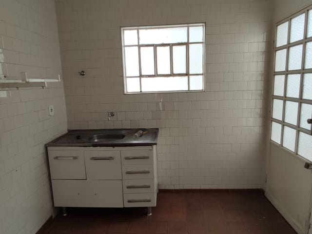 Casa com 250m² 2 quartos e 2 banheiros, à venda, no bairro Centro em Taubaté