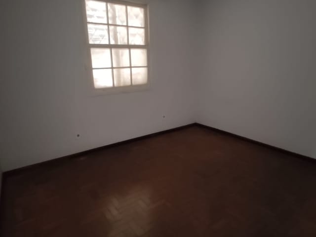 Casa com 250m² 2 quartos e 2 banheiros, à venda, no bairro Centro em Taubaté