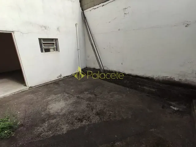 Casa com 250m² 2 quartos e 2 banheiros, à venda, no bairro Centro em Taubaté