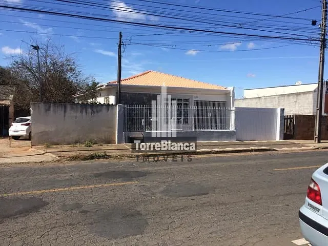 Casa com 450m² 4 quartos e 1 banheiro, à venda, no bairro Oficinas em Ponta Grossa