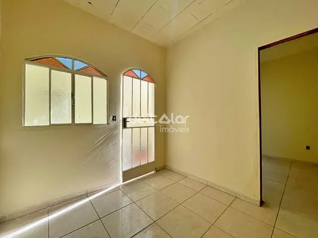 Casa com 38m² 1 quarto e 1 banheiro, para alugar, no bairro Piratininga (Venda Nova) em Belo Horizonte