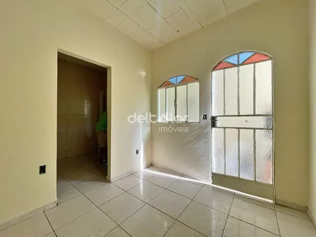 Casa com 38m² 1 quarto e 1 banheiro, para alugar, no bairro Piratininga (Venda Nova) em Belo Horizonte