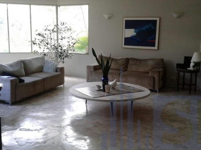 Casa com 1900m² 4 quartos e 5 banheiros, à venda, no bairro Condomínio Refúgio dos Pinheiros em Itapevi