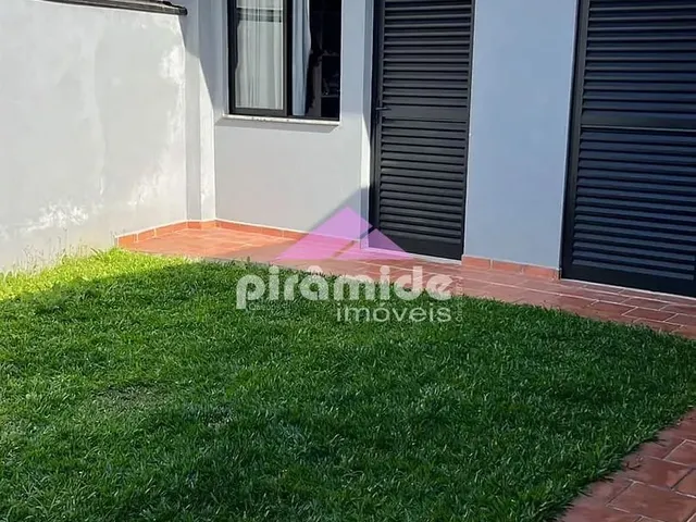 Casa com 330m² 3 quartos e 1 banheiro, à venda, no bairro Centro em Caraguatatuba
