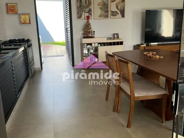 Casa com 330m² 3 quartos e 1 banheiro, à venda, no bairro Centro em Caraguatatuba