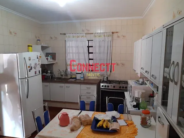 Casa com 547m² 4 quartos e 2 banheiros, à venda, no bairro Vila Tiberio em Ribeirão Preto