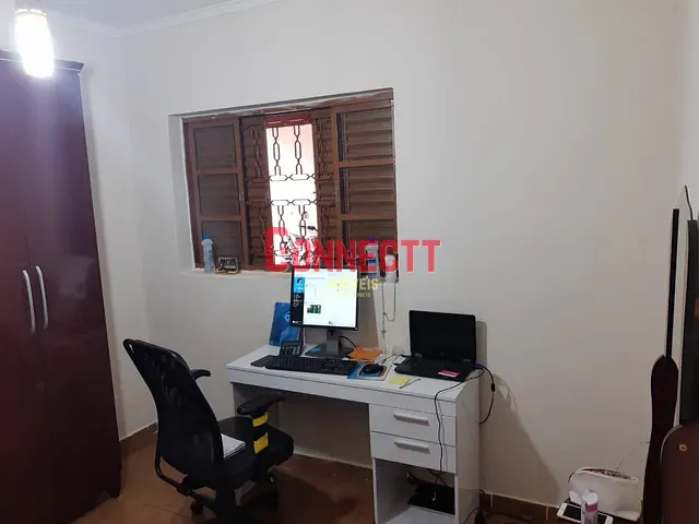 Casa com 547m² 4 quartos e 2 banheiros, à venda, no bairro Vila Tiberio em Ribeirão Preto