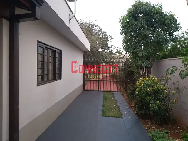 Casa com 547m² 4 quartos e 2 banheiros, à venda, no bairro Vila Tiberio em Ribeirão Preto