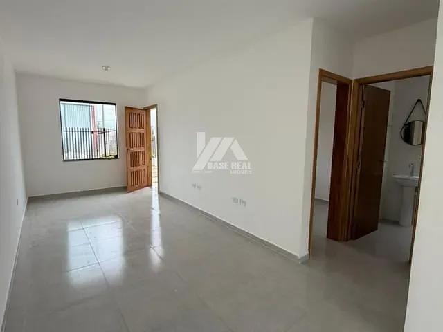 Casa 2 quartos e 1 banheiro, à venda, no bairro Cará-cará em Ponta Grossa