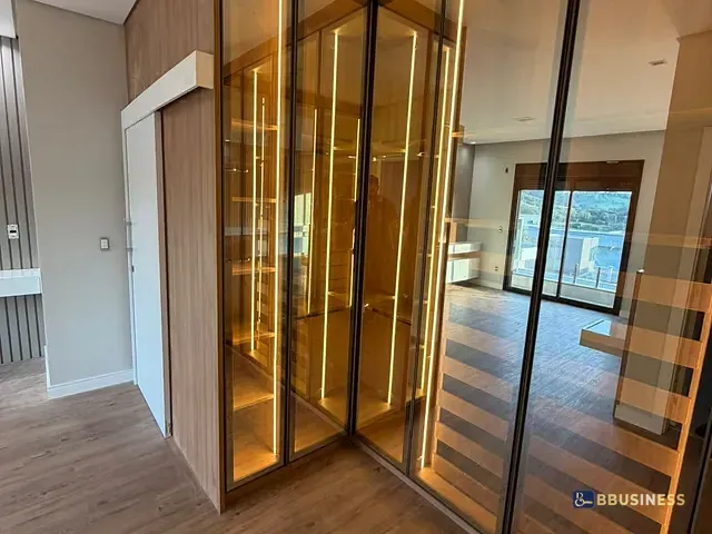 Casa 3 quartos e 4 banheiros, à venda, no bairro Residencial Vila do Sol em Valinhos