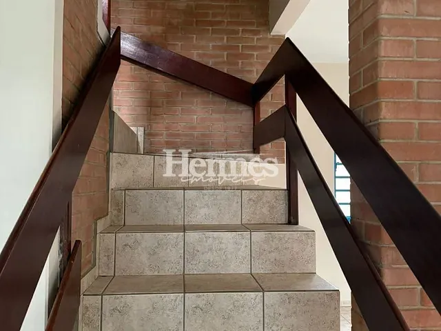 Casa com 300m² 2 quartos e 3 banheiros, para alugar, no bairro Jardim América em Paulínia