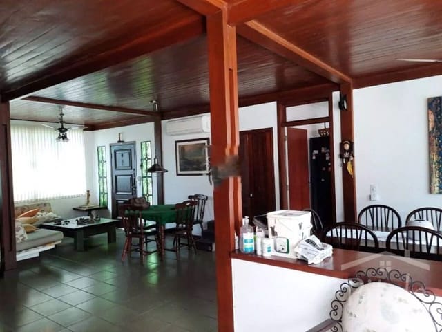 Casa com 552m² 4 quartos e 2 banheiros, à venda, no bairro Enseada em Guarujá
