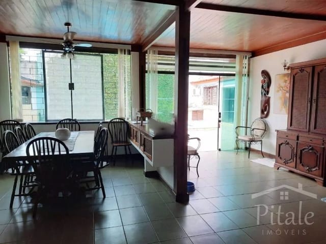 Casa com 552m² 4 quartos e 2 banheiros, à venda, no bairro Enseada em Guarujá