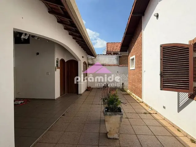 Casa com 302m² 3 quartos e 3 banheiros, à venda, no bairro Vila Betânia em São José Dos Campos