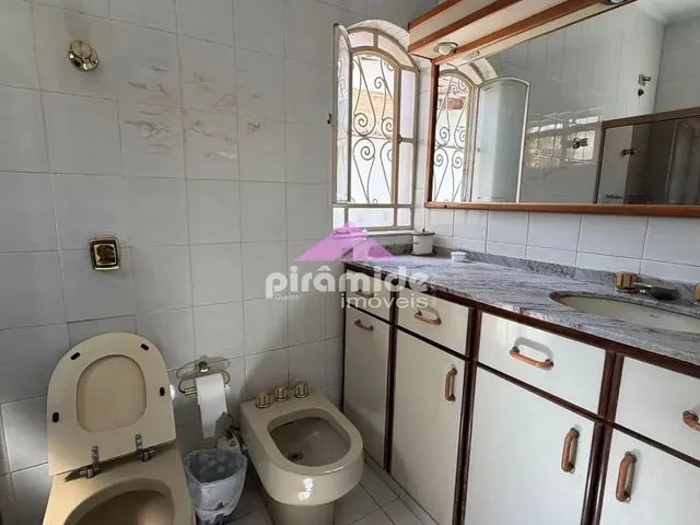 Casa com 302m² 3 quartos e 3 banheiros, à venda, no bairro Vila Betânia em São José Dos Campos