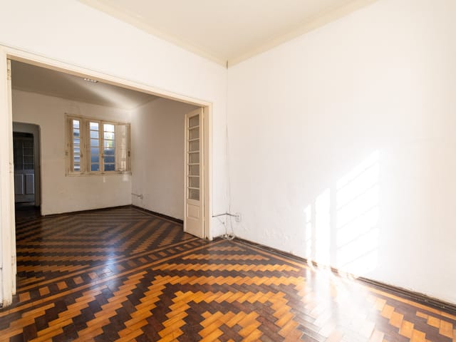 Casa 3 quartos e 3 banheiros, à venda ou para alugar, no bairro Centro em Pelotas