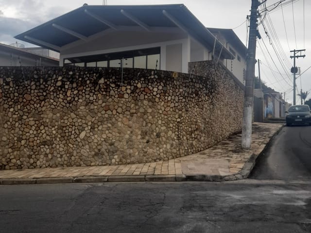 Casa 3 quartos e 2 banheiros, à venda, no bairro Vila Nair em Pindamonhangaba