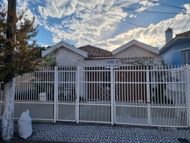Casa com 374m² 4 quartos e 3 banheiros, à venda, no bairro Centro em Pelotas